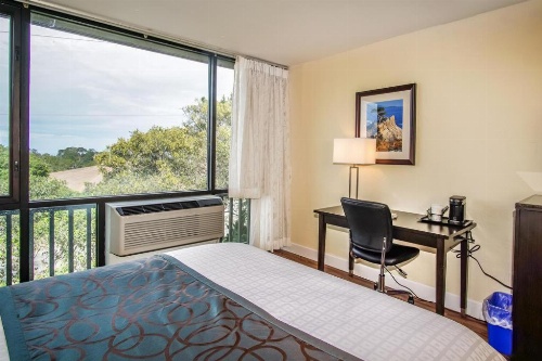 Red Lion Hotel Monterey image 25